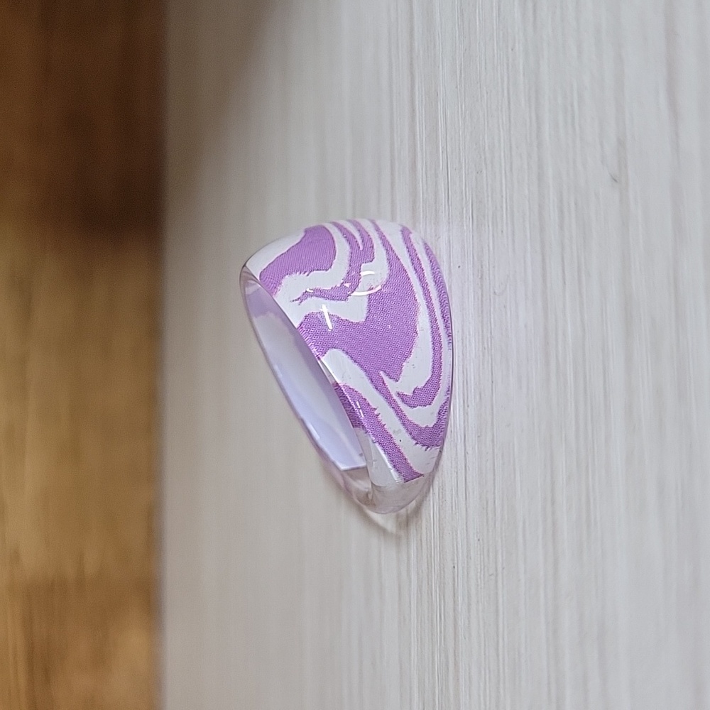 PURPLE ZEBRA ACRYLIC RING - Picture 4 of 5